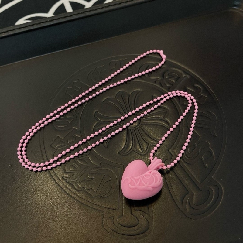Ch*0me He**ts necklaces